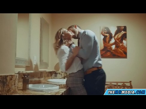 ❤️ Gava ku blondeyek busty we di nav hewşek gelemperî de dixapîne ☑ Porno vk li ku.teenactivewear.ru ❌️❤